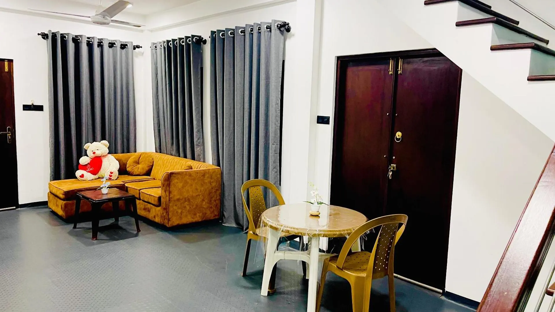 Sleepy Heaven Negombo 호텔
